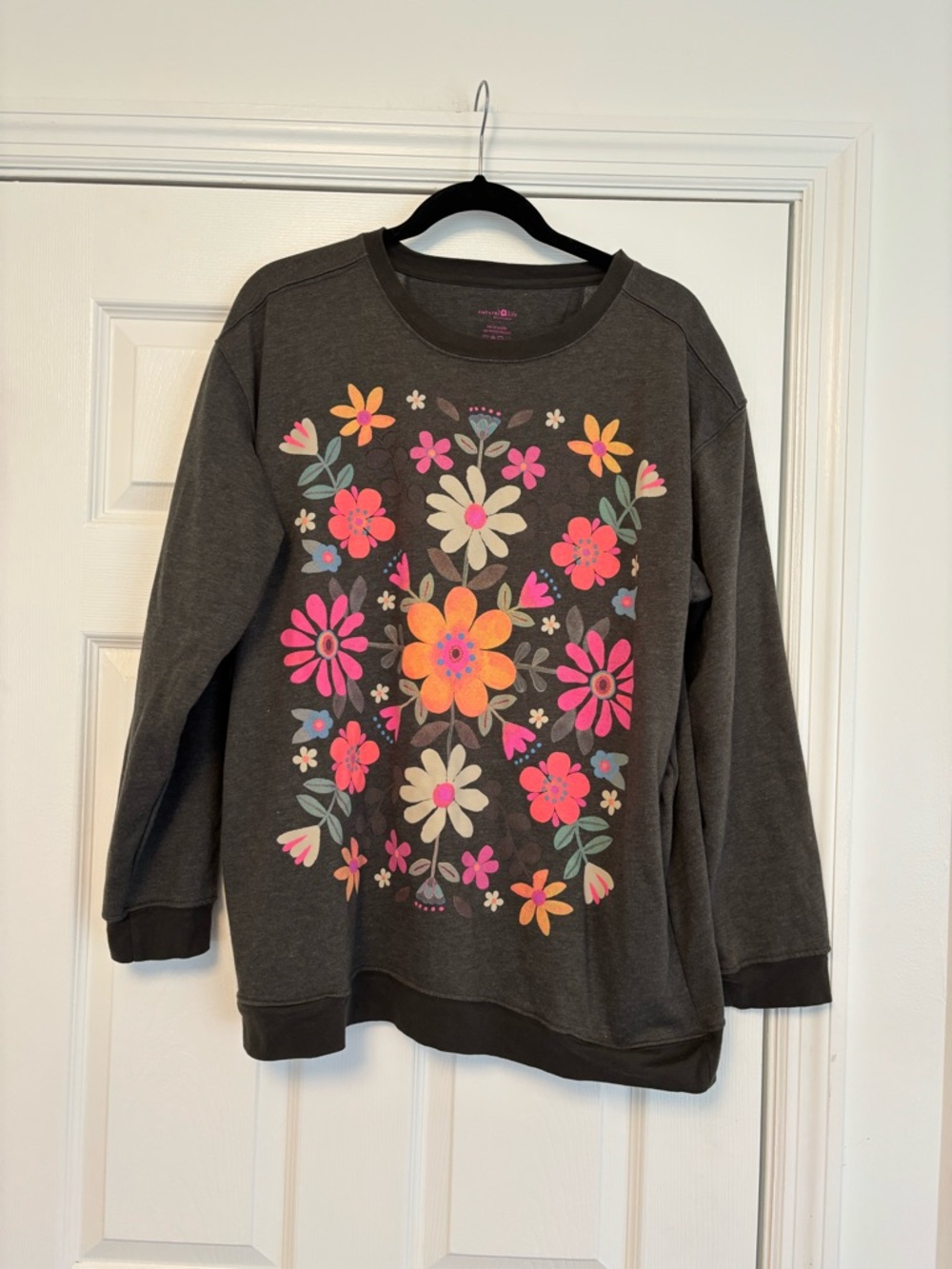 Natural Life Floral Oversized Sweatshirt Charcoal Gray Size Large - Picture 7 of 7